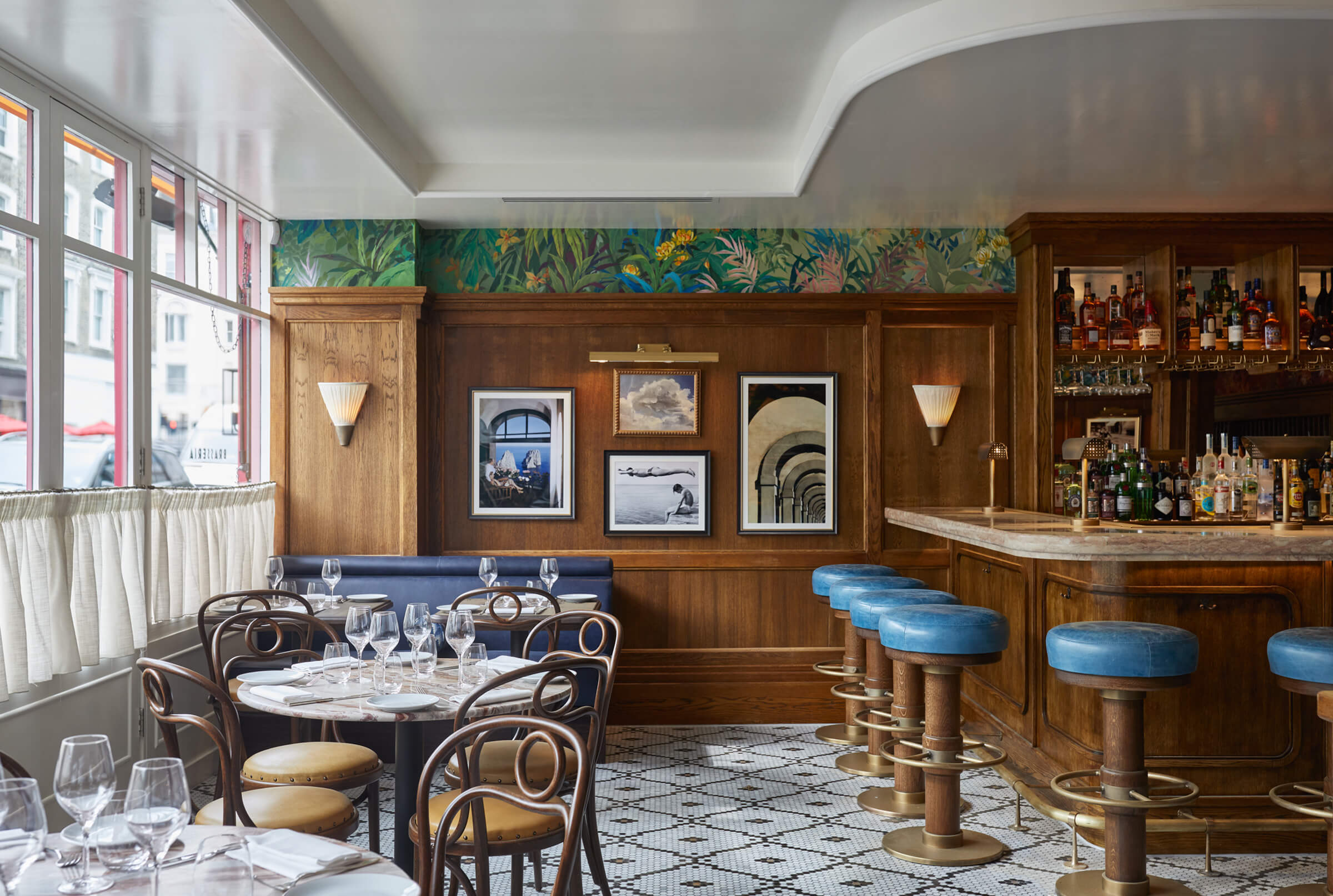 Stylish Notting Hill restaurant with warm wood accents, ideal for intimate events and meetings.