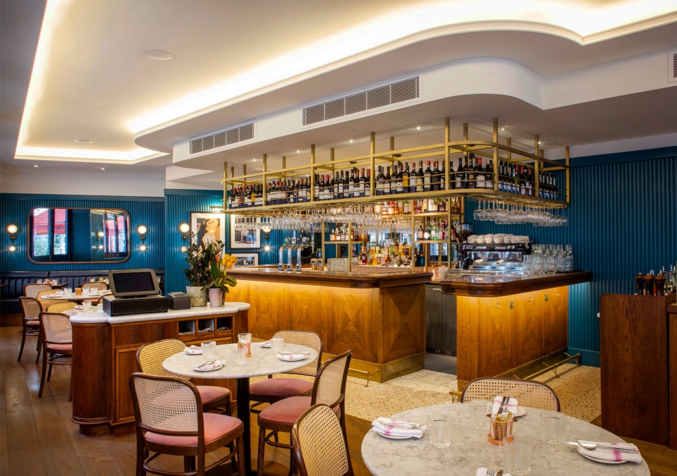 Stylish bar area in Brasseria Notting Hill, ideal for cocktail receptions and networking events.