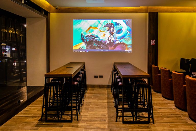 Modern games room with wooden tables, ideal for meetings and events.