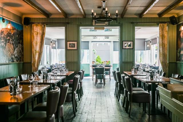 Spacious restaurant in Twickenham with natural light, perfect for events and gatherings.