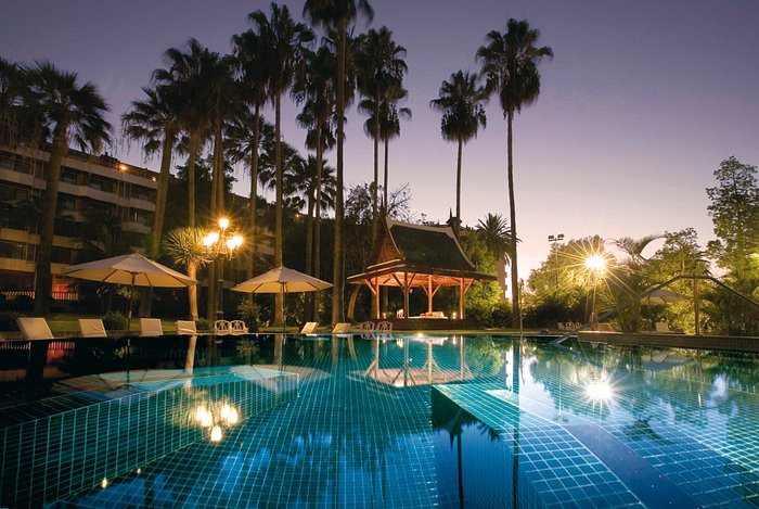 Serene poolside at The Oriental Restaurant, ideal for elegant outdoor events.