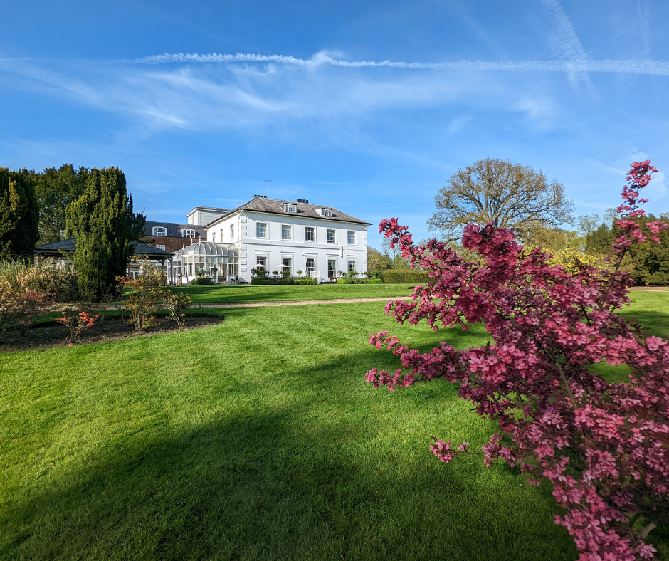 Arboretum at West Lodge Park Hotel: elegant white house, ideal for weddings and outdoor events.
