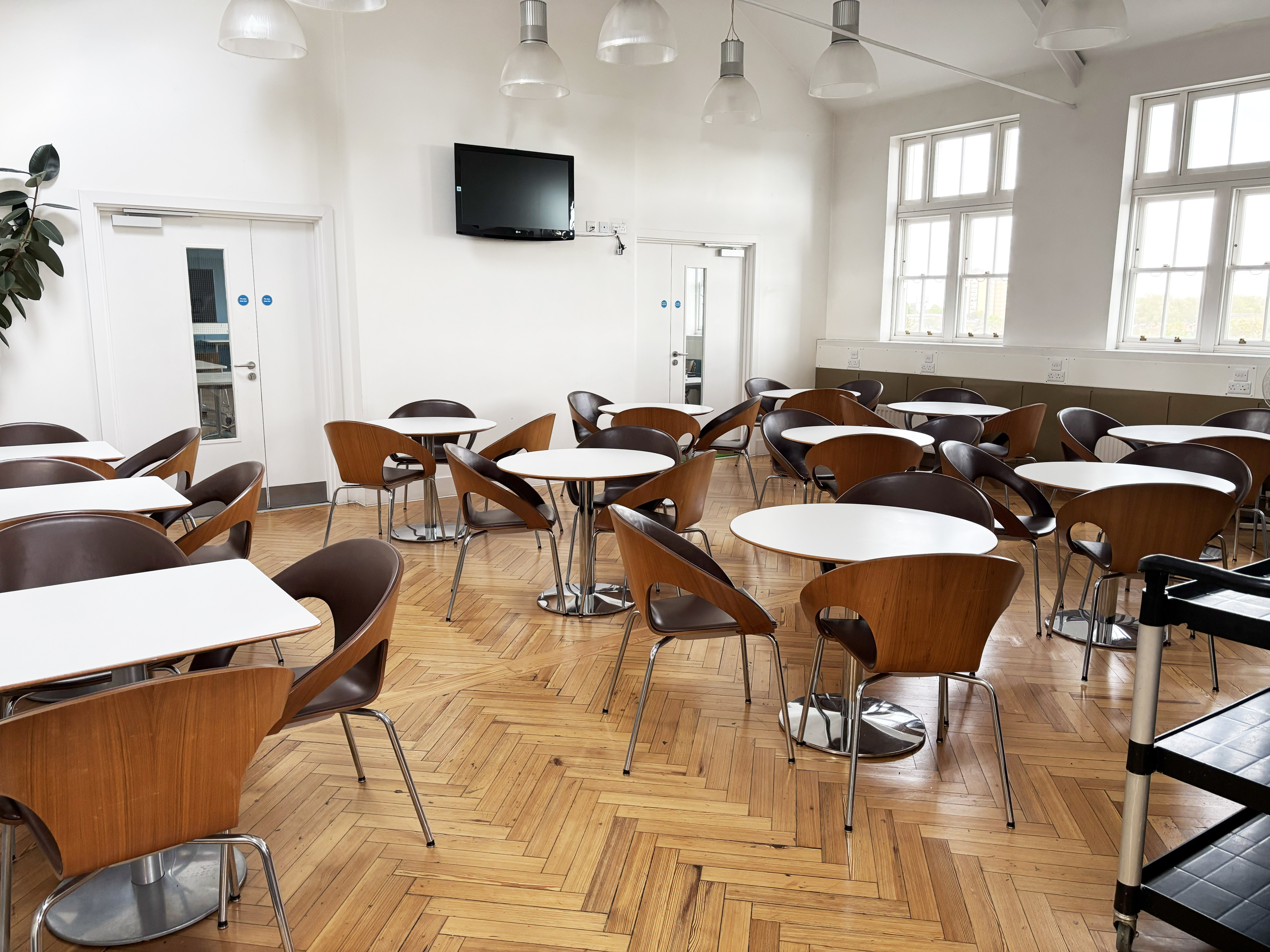 Café Area - 77e25cd6-32a1-4425-956c-d4047f8cec18.jpg