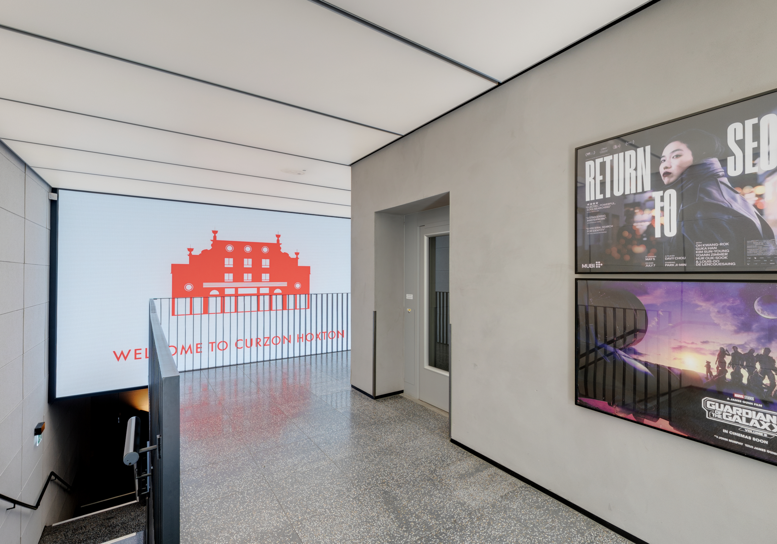 Curzon Hoxton bar: modern event space with sleek design for networking and presentations.