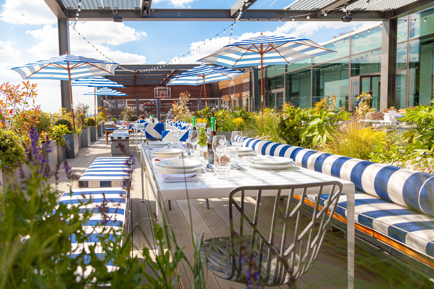 Skylark Roof Garden: elegant rooftop dining space for upscale events in London.
