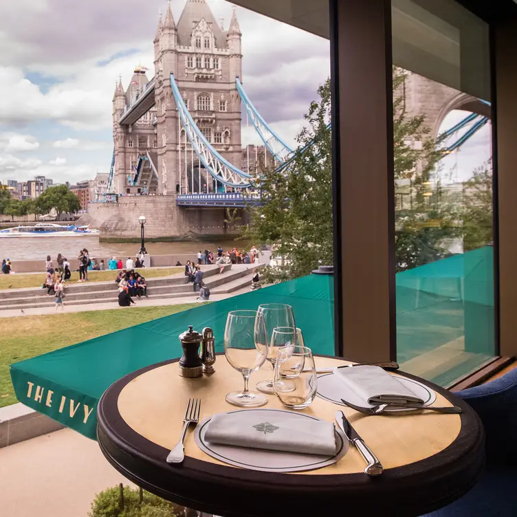 Elegant dining venue with Tower Bridge view, perfect for upscale events in London.