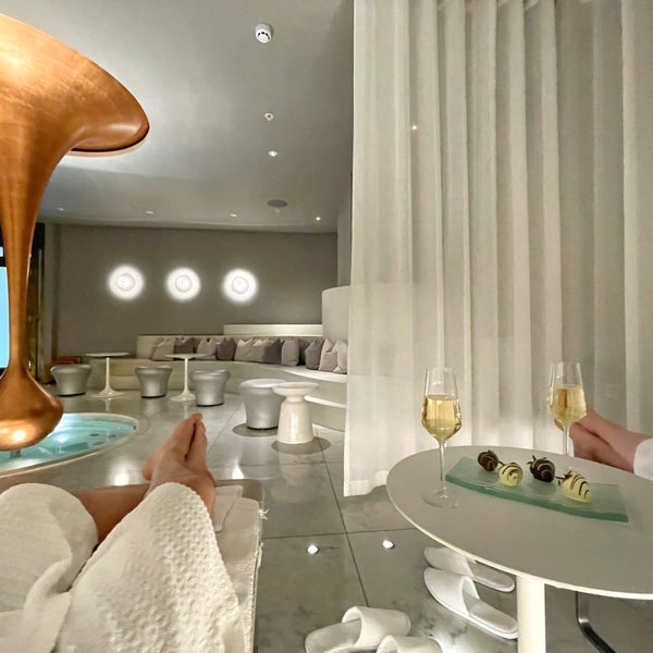 Rooftop lounge at Sea Containers London, serene spa setting for luxury meetings and retreats.