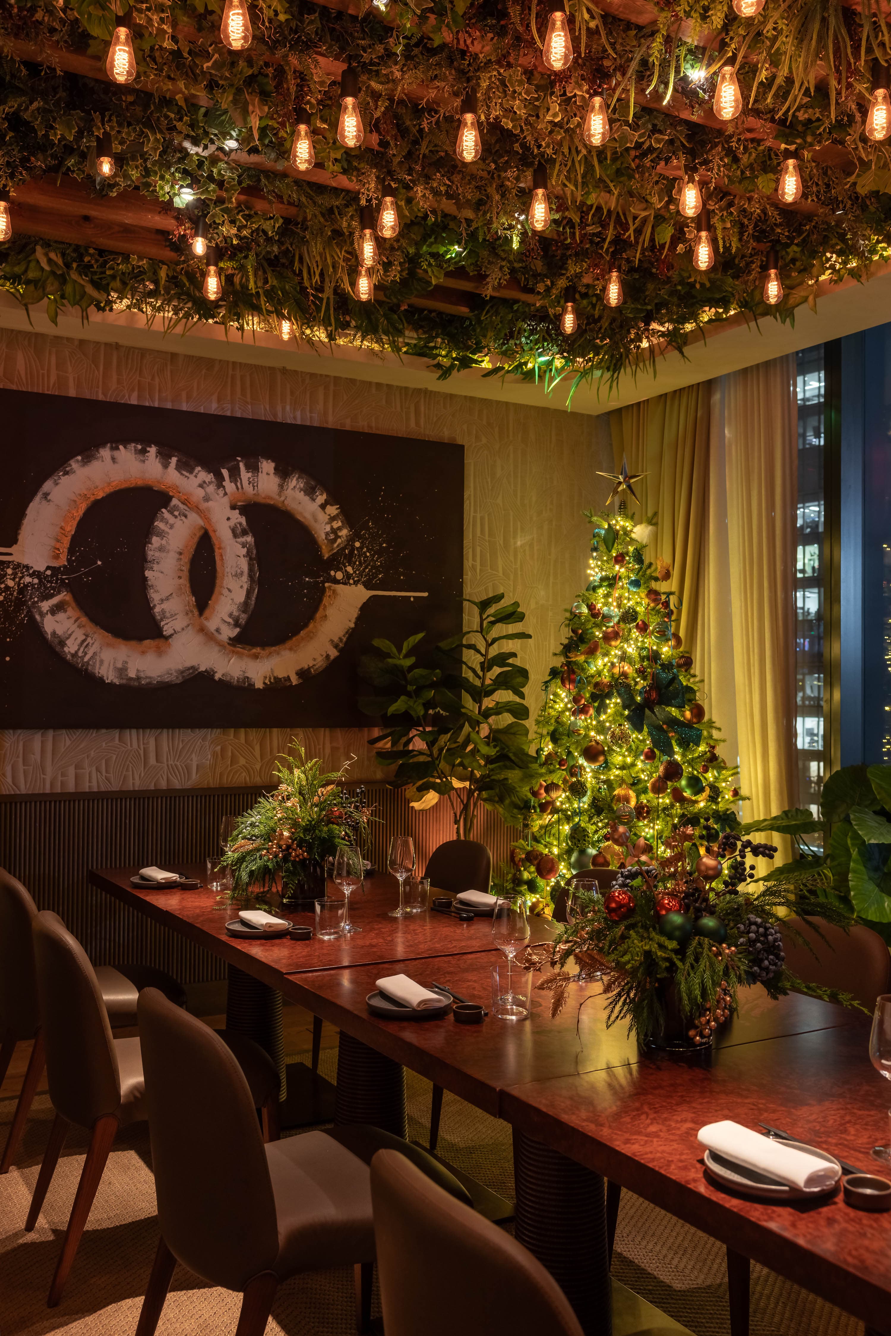 Private dining room with sophisticated decor for luxury holiday corporate events and client dinners.