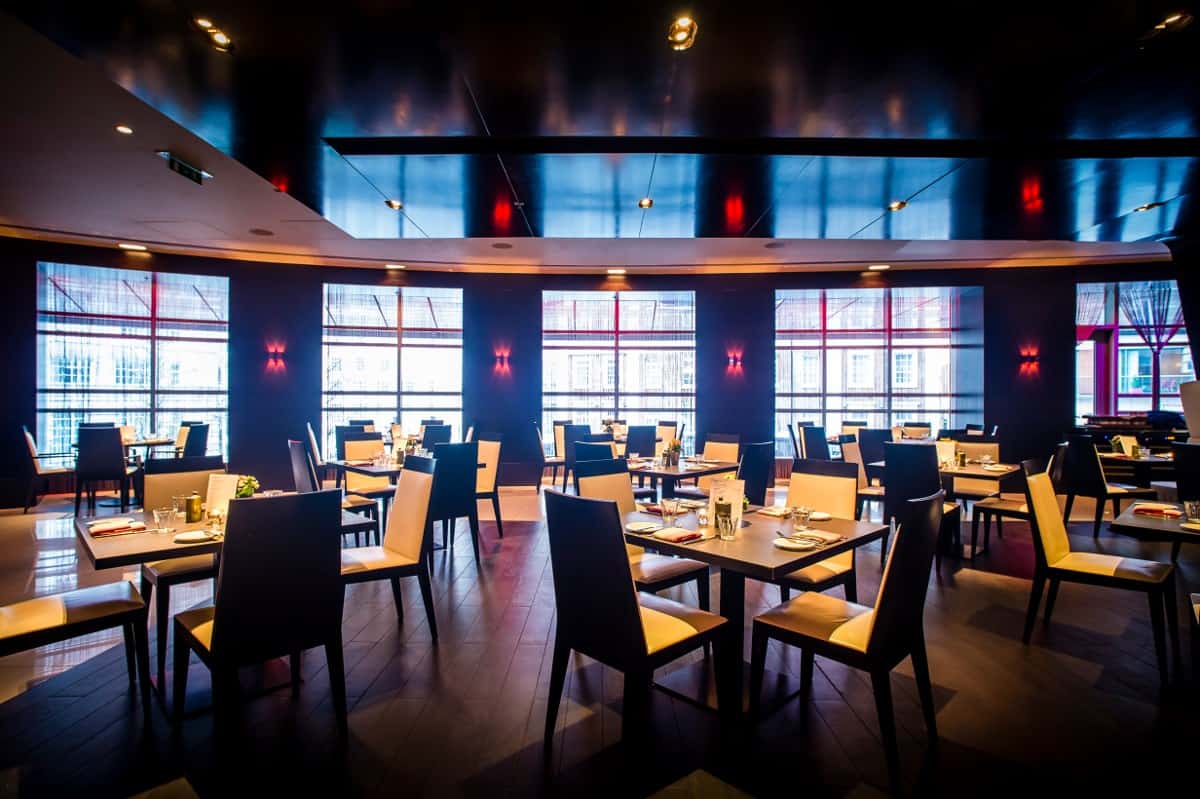 Modern restaurant at Salon Privé, ideal for networking lunches and private dinners.