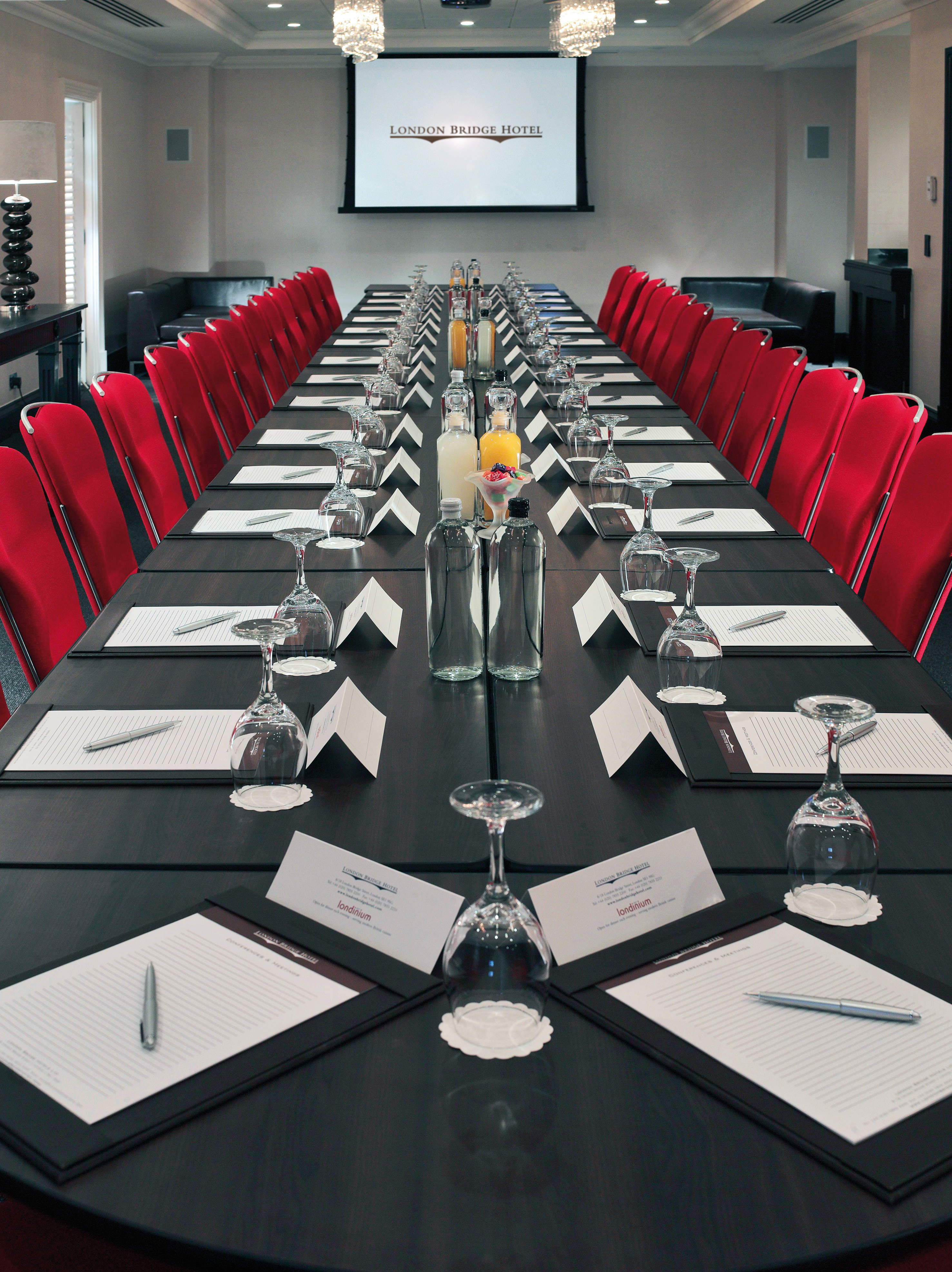 Shakespeare Suite - ogyhzsnwq1a.jpg