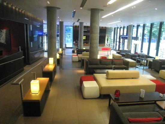 Executive Lounge at Hilton London Tower Bridge, modern space for networking events.