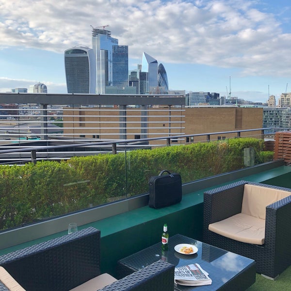 Executive Lounge Hilton - Hotel Bar in ...