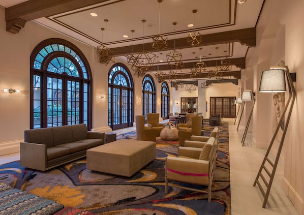 Elegant DoubleTree by Hilton Austin lobby, ideal for networking and informal meetings.