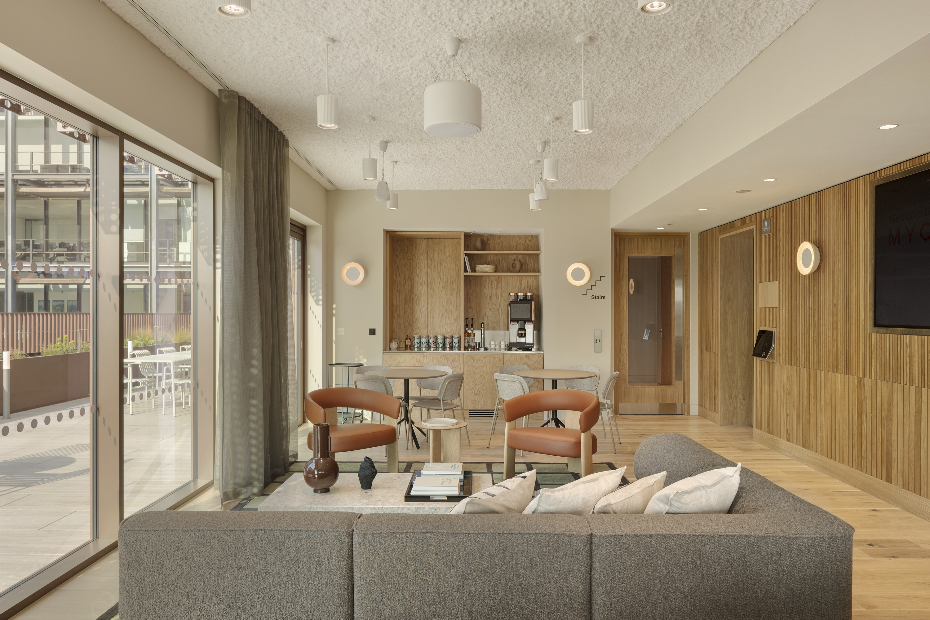 Modern meeting space at Sixth Floor Lounge, Myo New Street Square, ideal for gatherings.