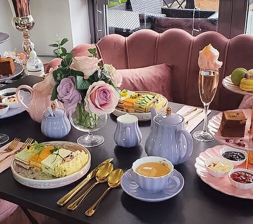 night_club - 230eb6de-573a-4a08-8015-c5890f09954e.jpeg