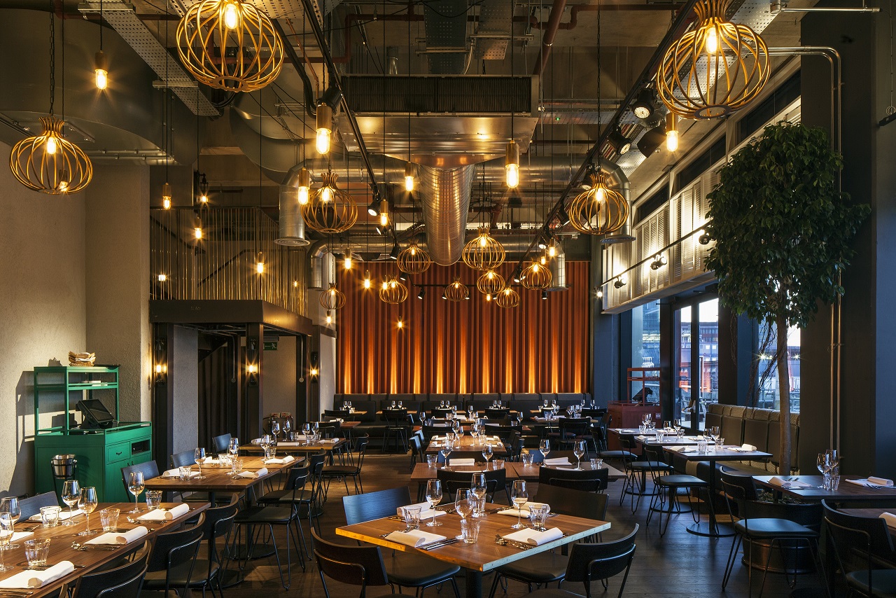 Stylish restaurant dining room with warm lighting, ideal for events and gatherings.