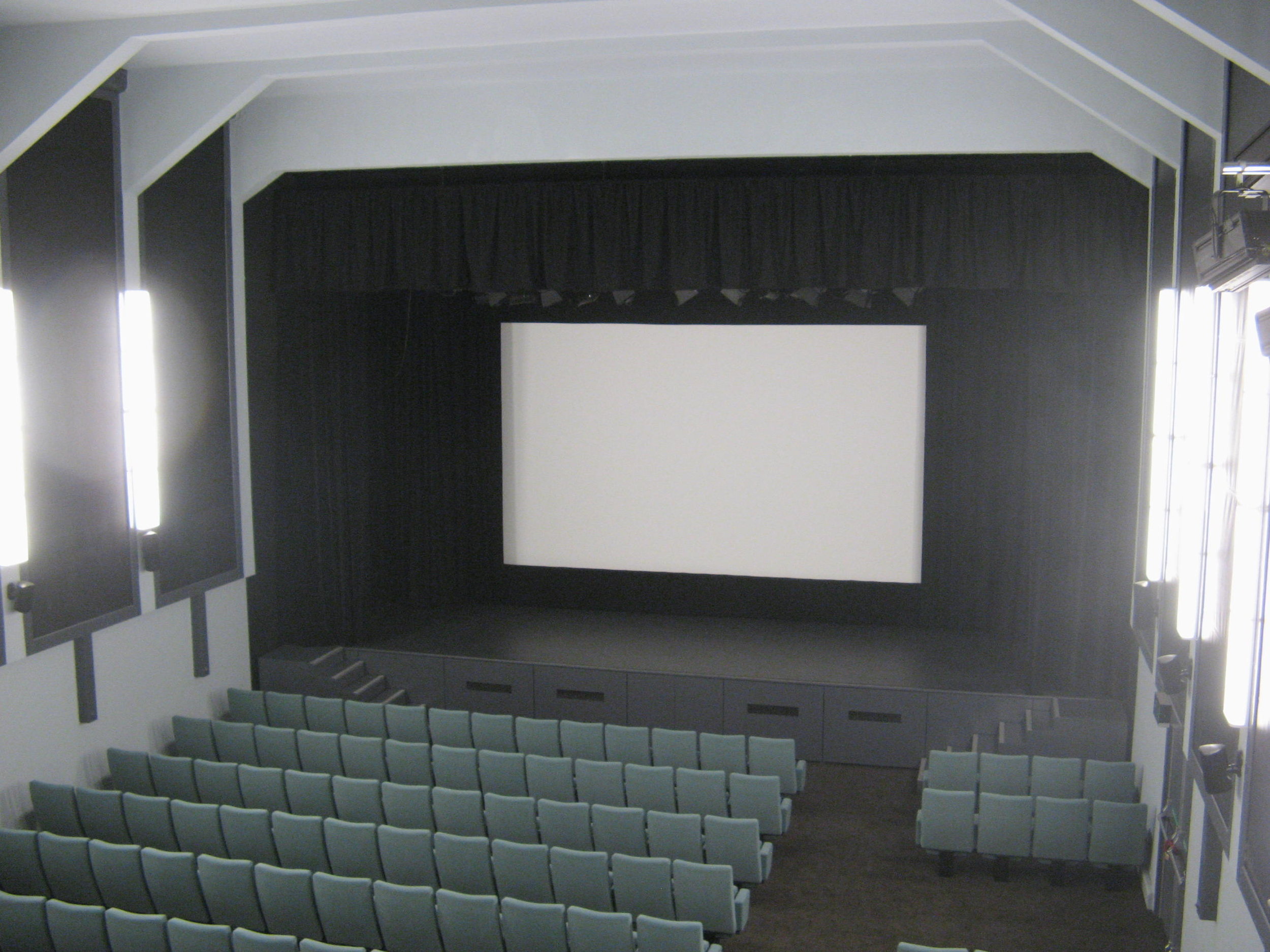 Ciné Lumière - 3a75c1ec-d6b3-4afd-87e0-5c62b8f650de.jpeg