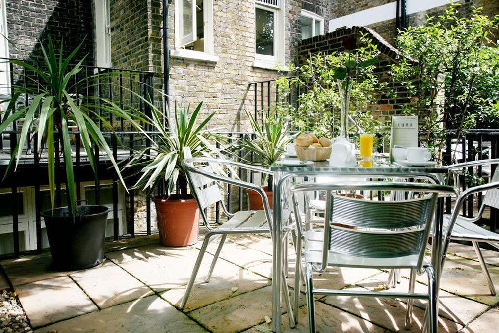 Charming outdoor gardens at The Clarendon Hotel for networking events and casual meetings.