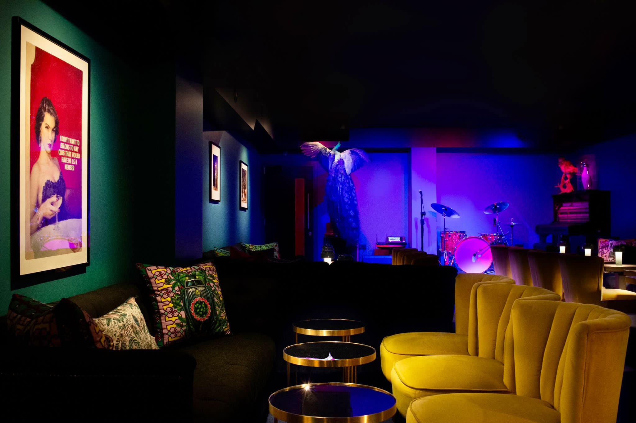 Stylish lounge at Hux Hotel, ideal for intimate gatherings and live events.