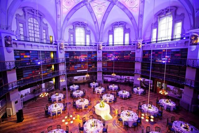 Elegant round tables in The Octagon, Queen Mary Weddings for upscale events.