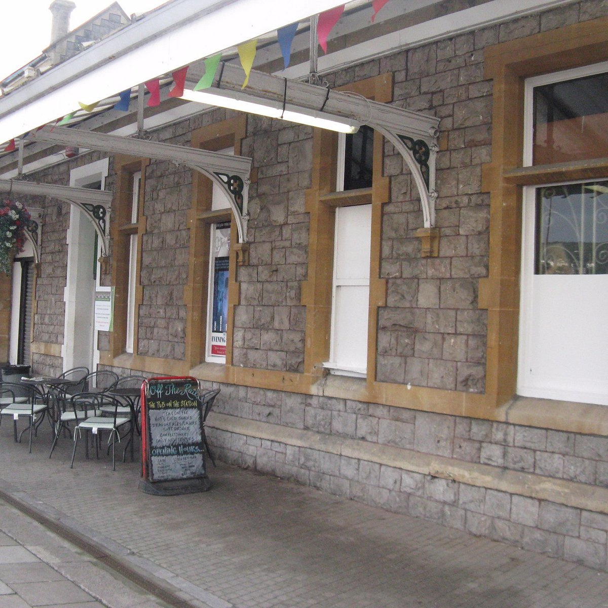 Charming rustic venue with outdoor seating for networking events and gatherings.