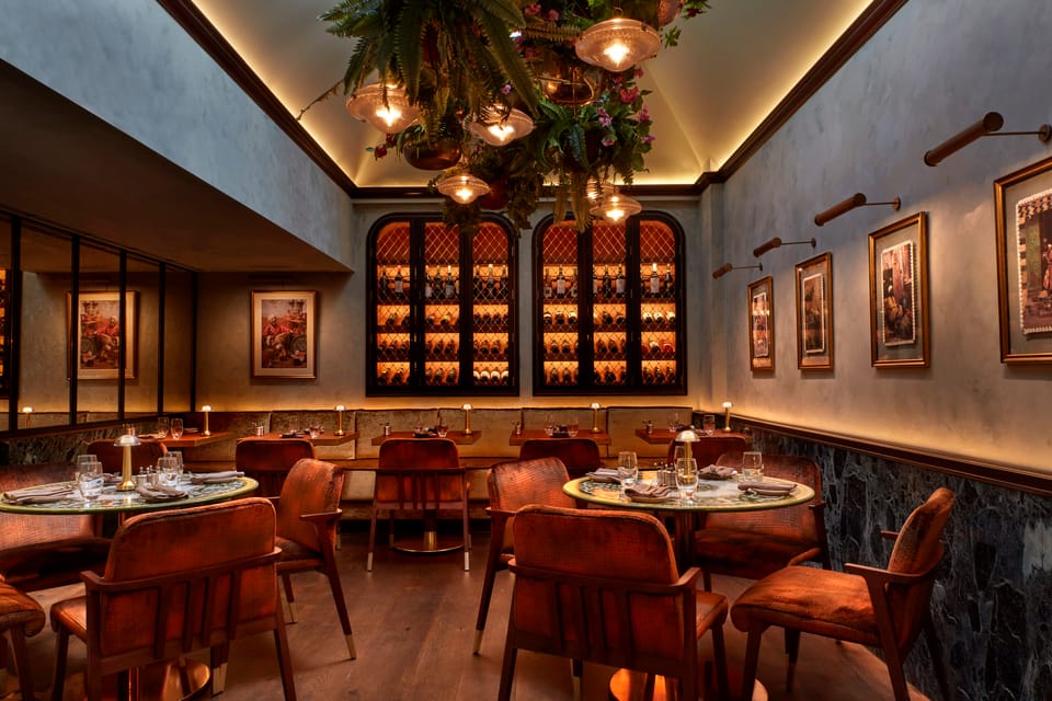 Elegant dining room in Luci, perfect for upscale events and intimate gatherings.