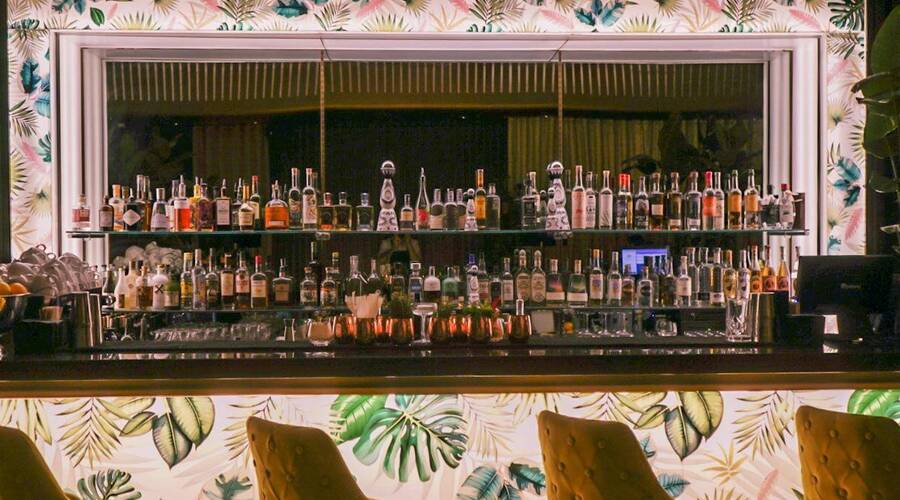 Elegant Jin Bar at Dorsett Shepherds Bush, perfect for cocktail receptions and networking.