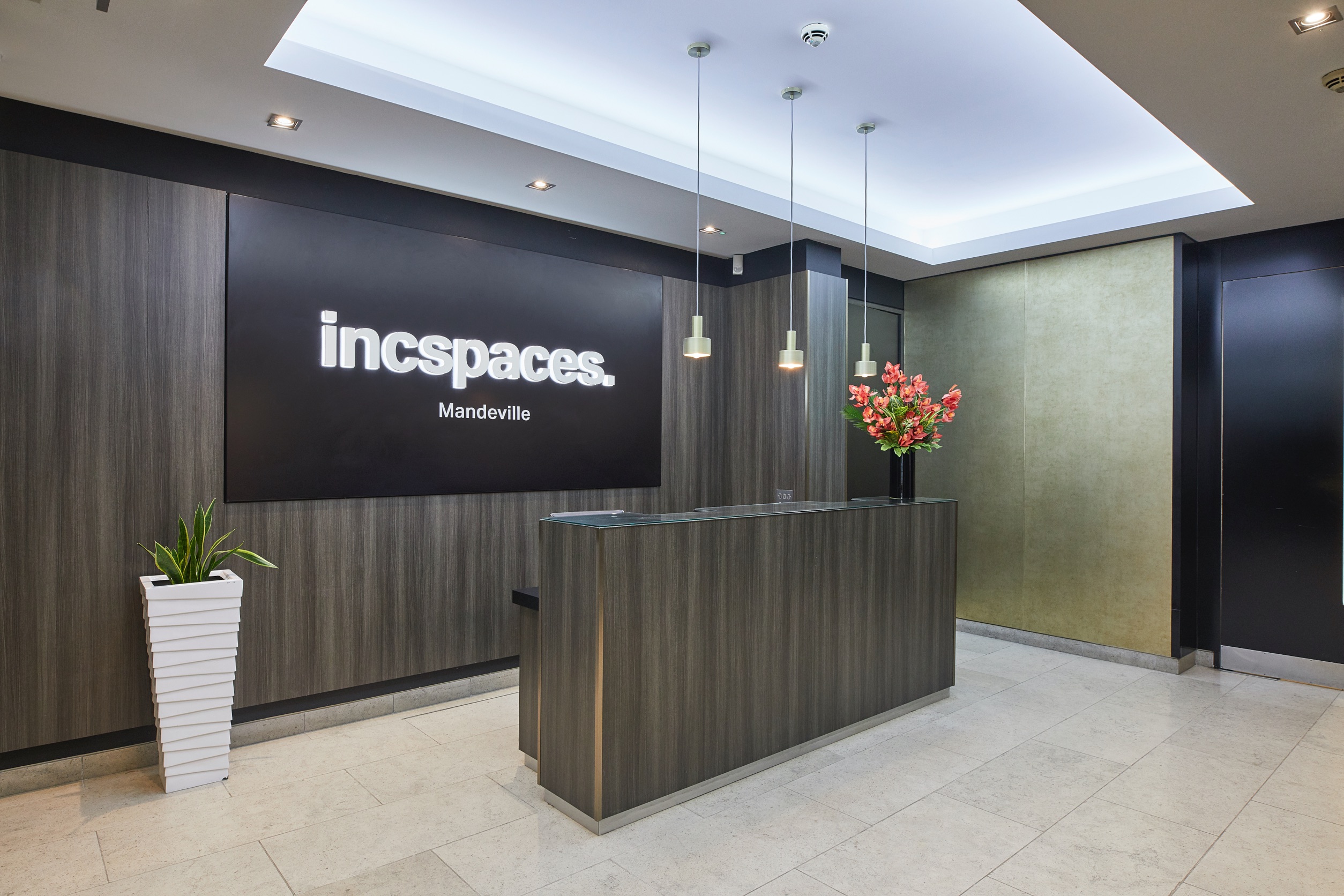 Break Out Spaces reception area in incspaces Barcelona, modern design for corporate events.