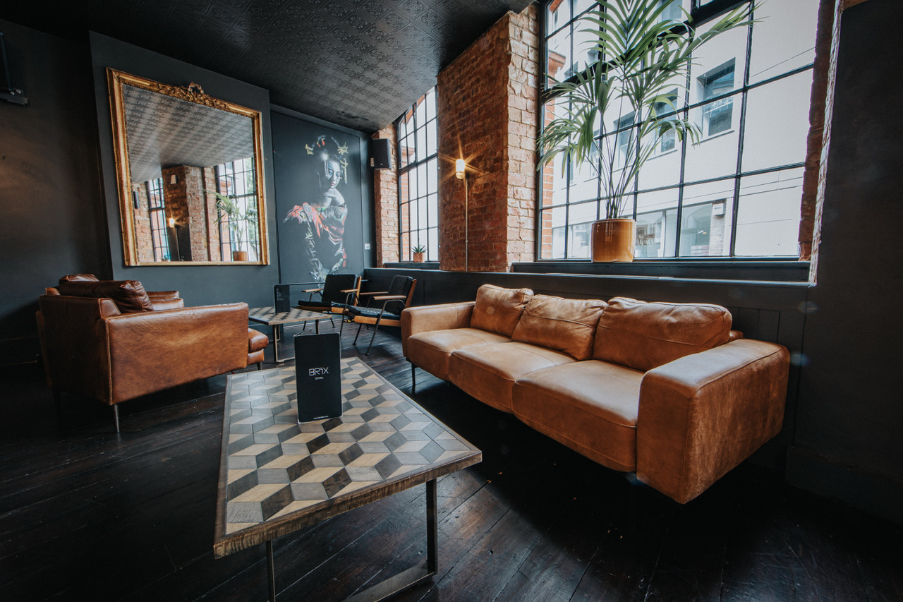 Stylish lounge bar with leather seating, ideal for networking events in Brix Ldn.