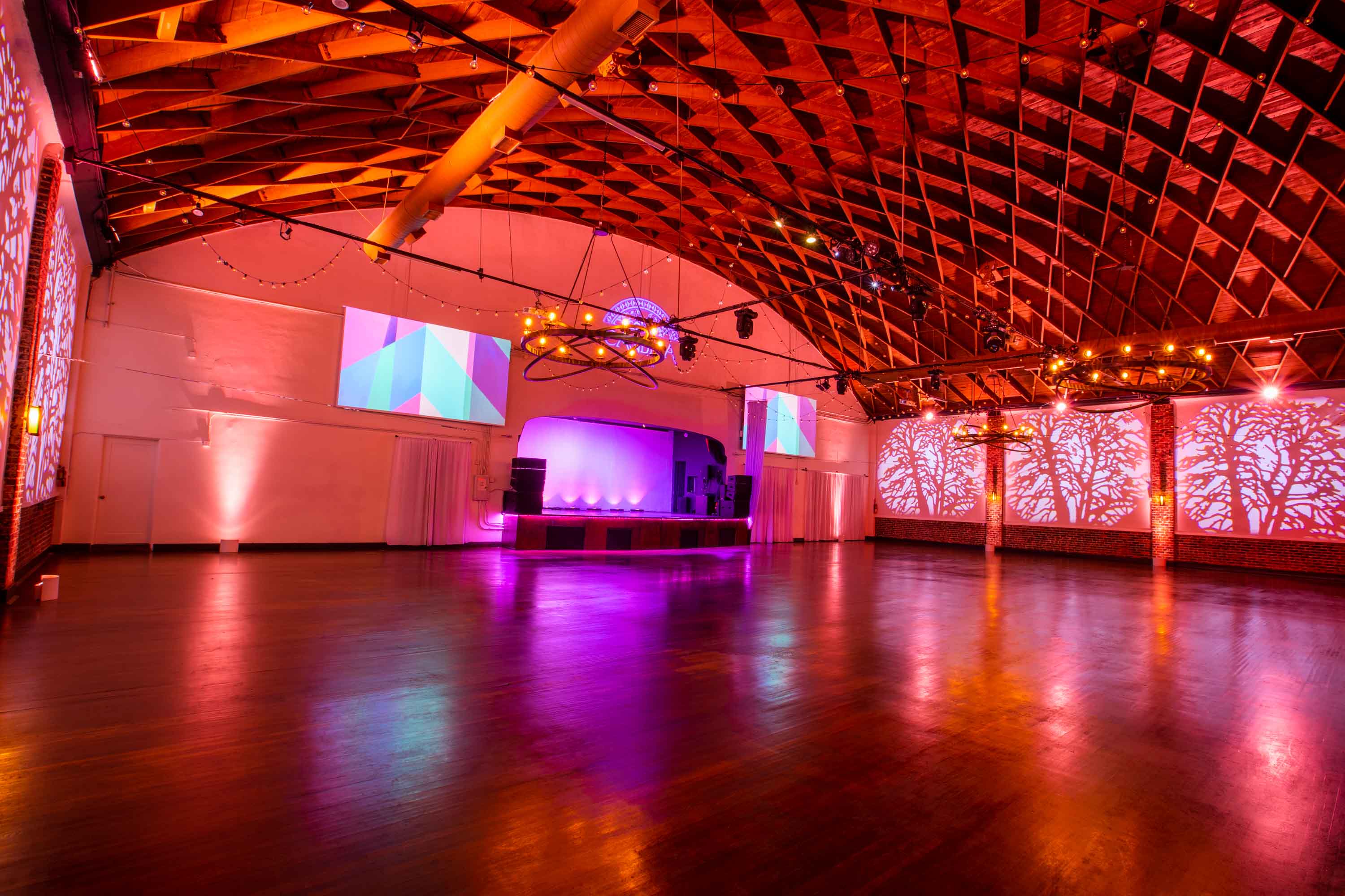 Versatile LOFT event space with wooden ceiling, ideal for corporate meetings and social gatherings.
