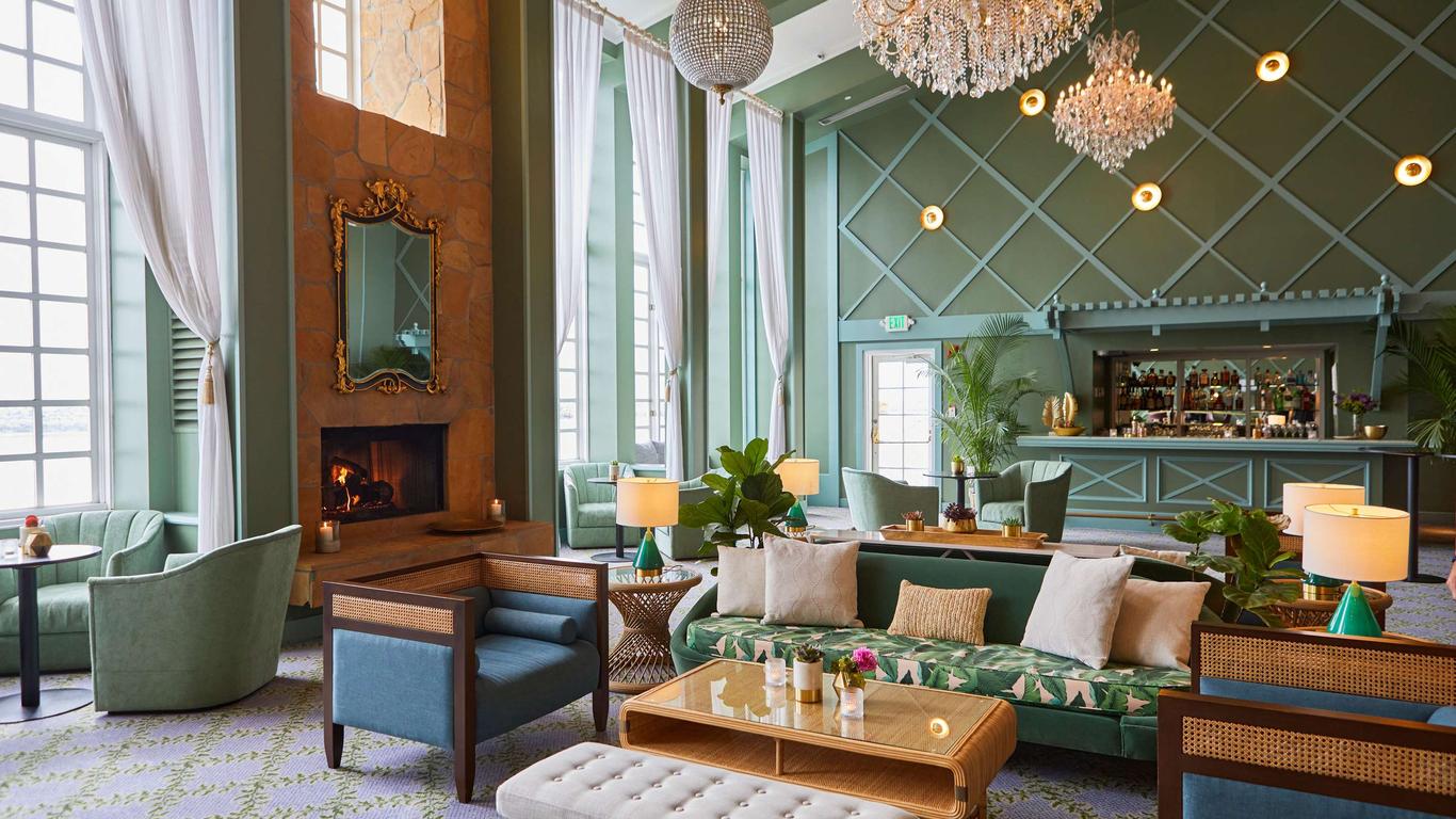 Stylish lounge at Portofino Hotel, ideal for networking events and meetings.