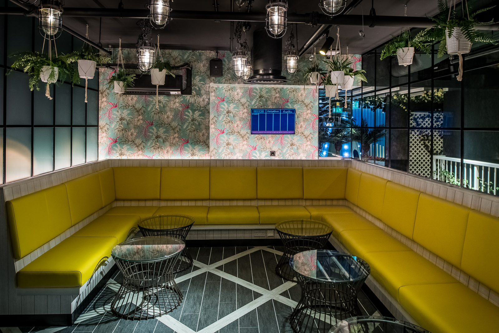 Swingers West End: Cocktail reception, networking, stylish banquette