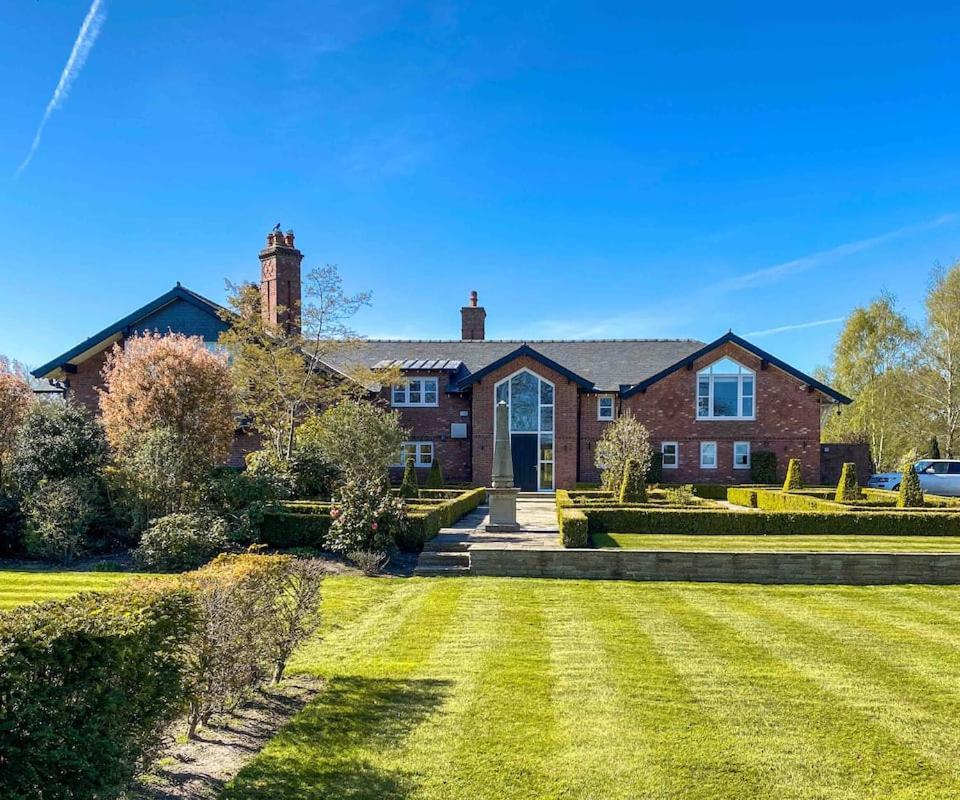 Barn at Fernside House, ideal venue for corporate retreats and events with manicured gardens.
