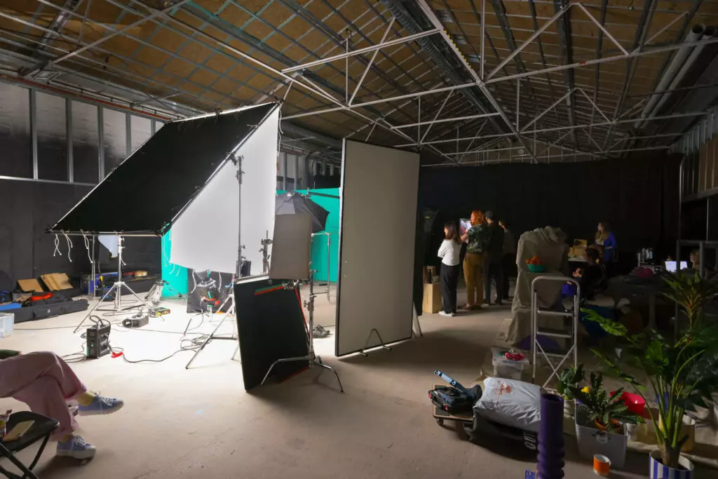 Versatile production office setup for creative meetings and photoshoots in Box7.