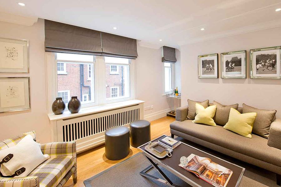 Modern meeting space in Studio 9, Lees Place, perfect for gatherings and brainstorming.