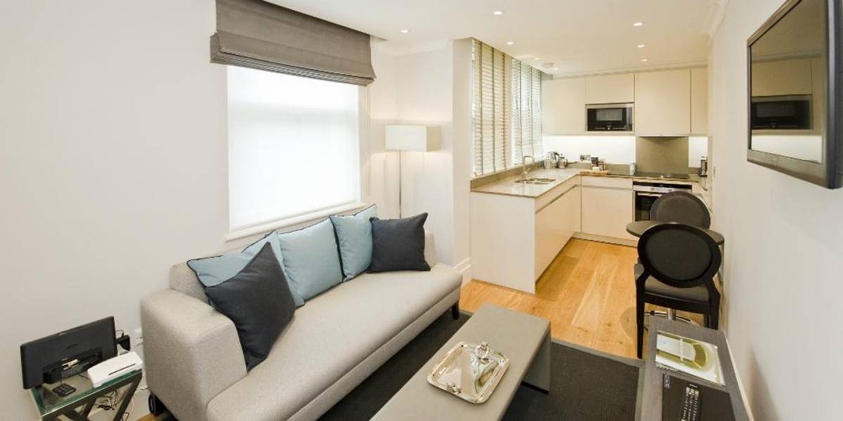 Modern meeting space in Studio 9, Lees Place, ideal for workshops and team discussions.