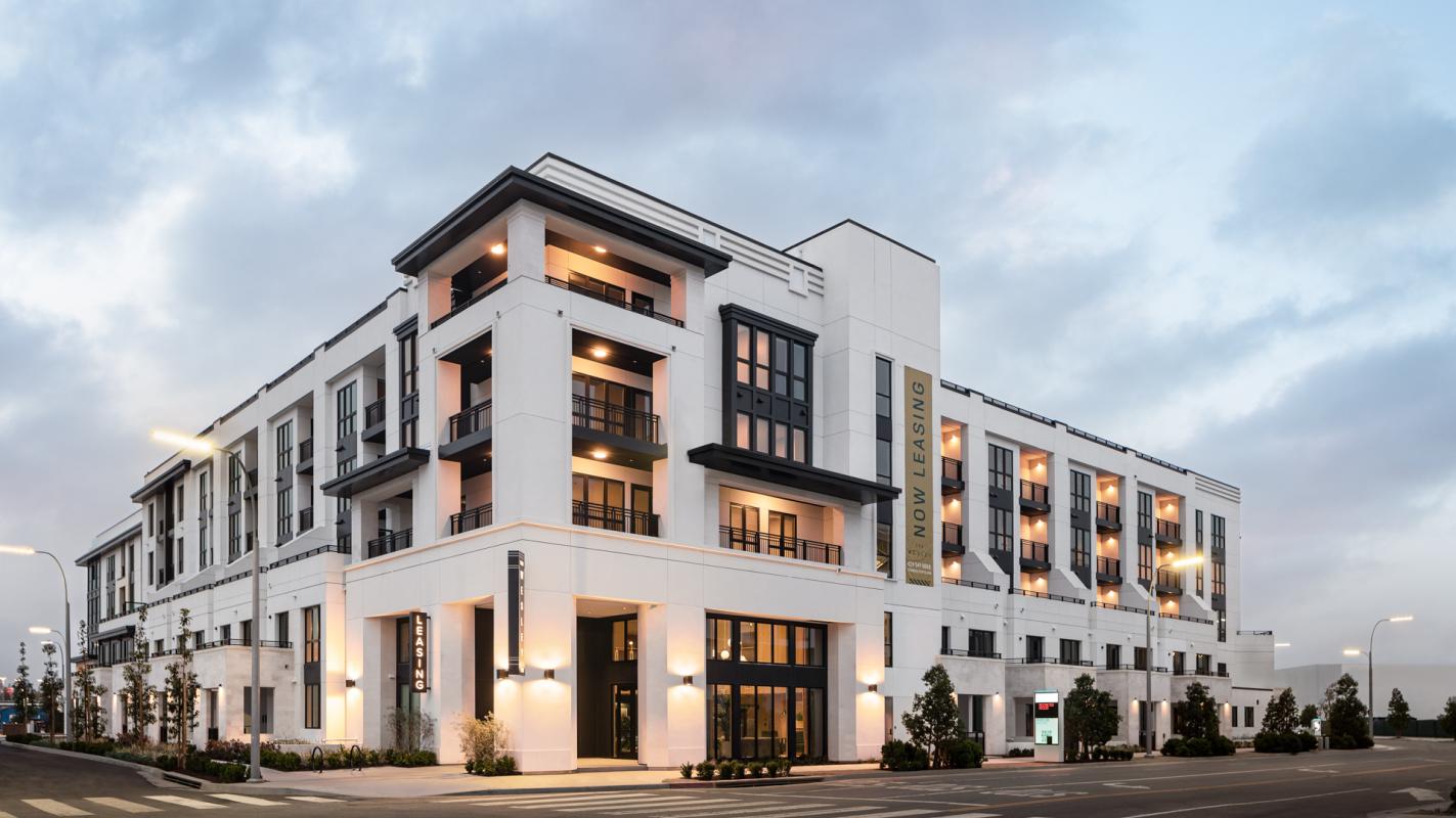 Modern Social Hub in Hollywood Park, ideal venue for corporate events and gatherings.