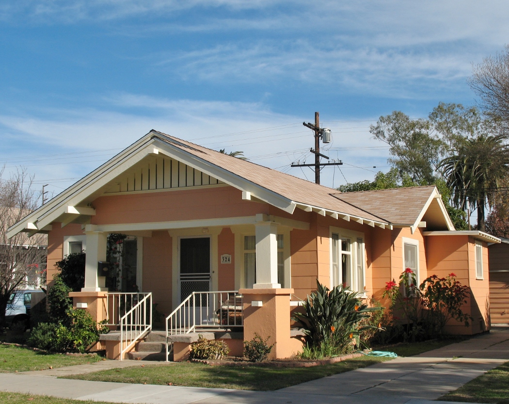 Charming bungalow venue for small gatherings and workshops in Long Beach.