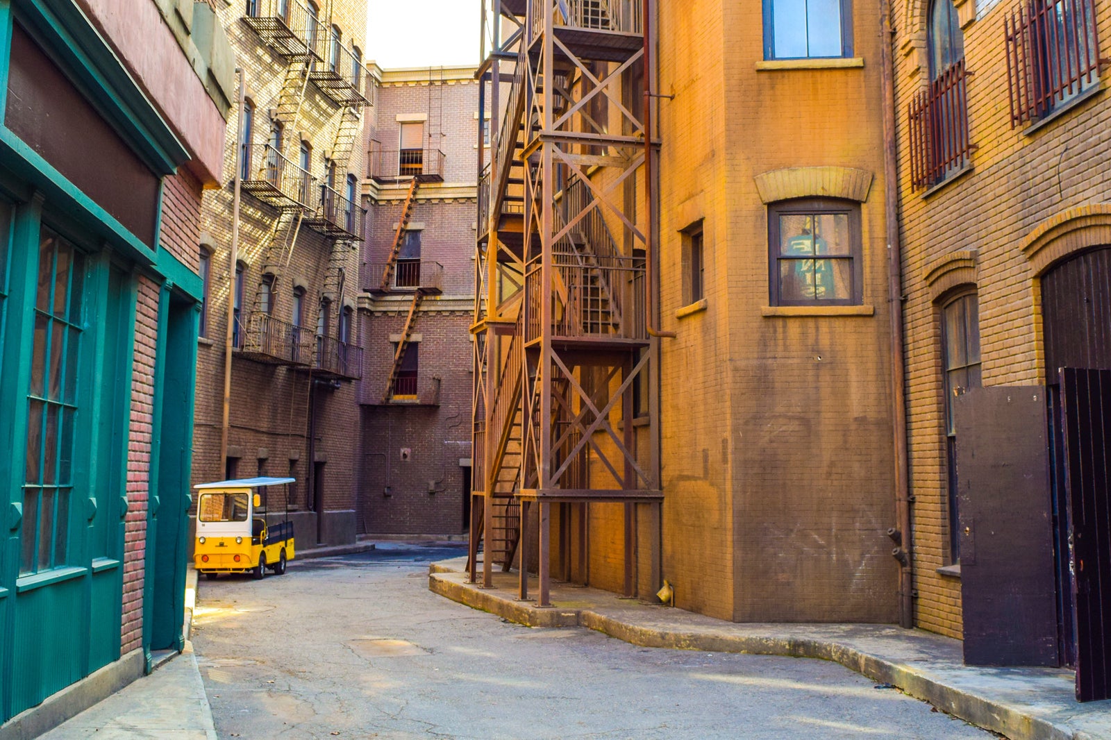Backlot at Warner Bros. Studios: urban alleyway with textured walls for immersive events.