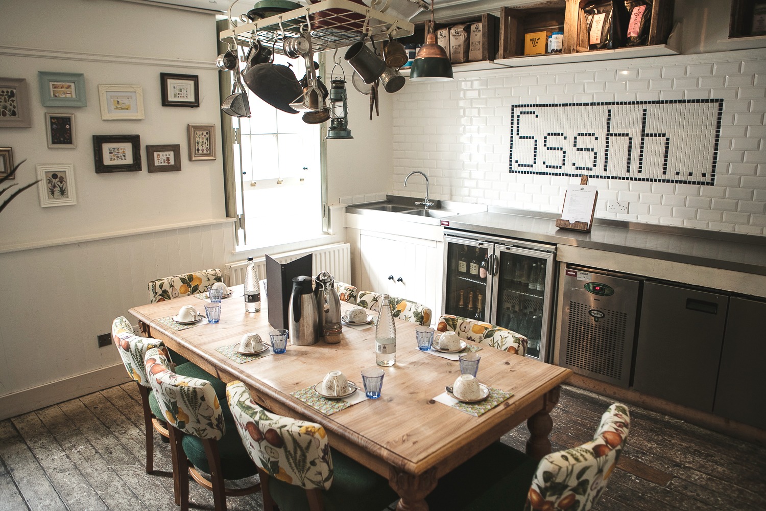 Intimate meeting space with rustic table, ideal for brainstorming and workshops.