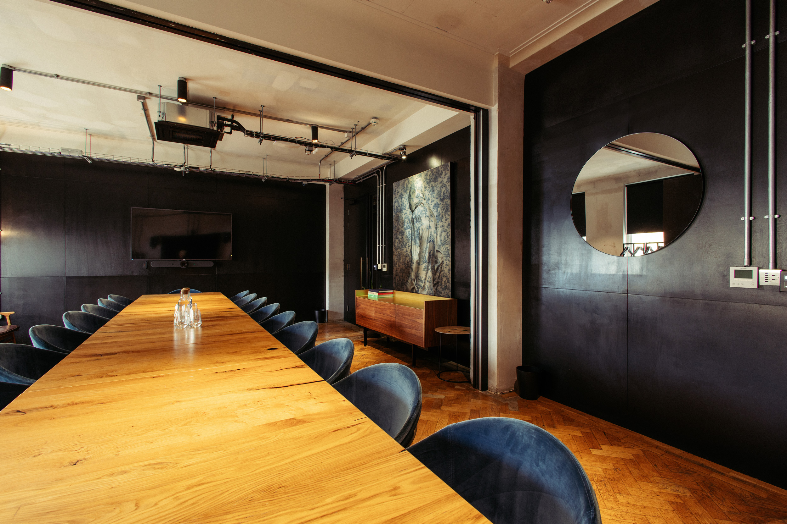 Modern meeting room, industrial chic, executive retreat, workshop event