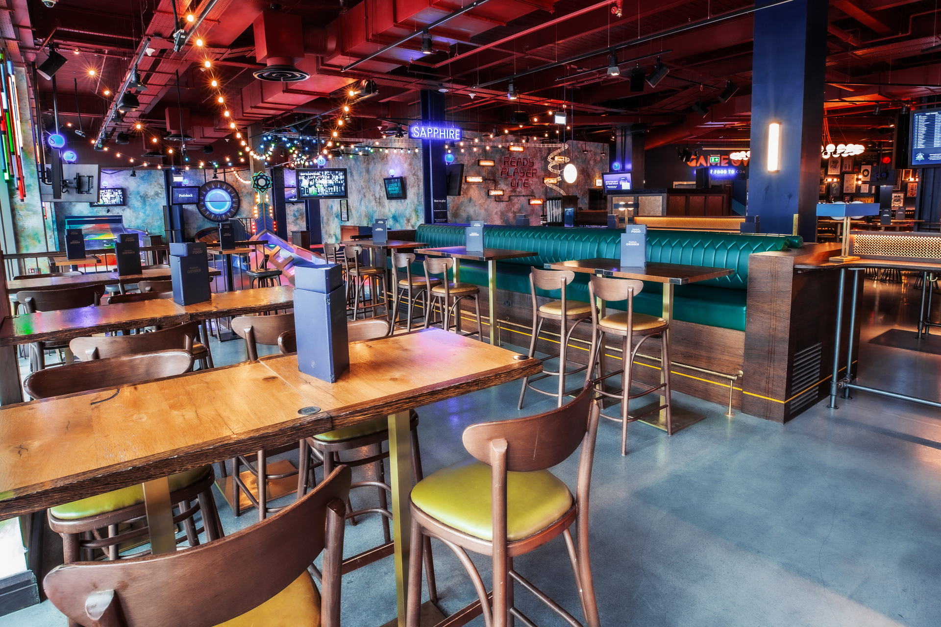 Christmas event space with wooden tables, ideal for networking and gatherings.