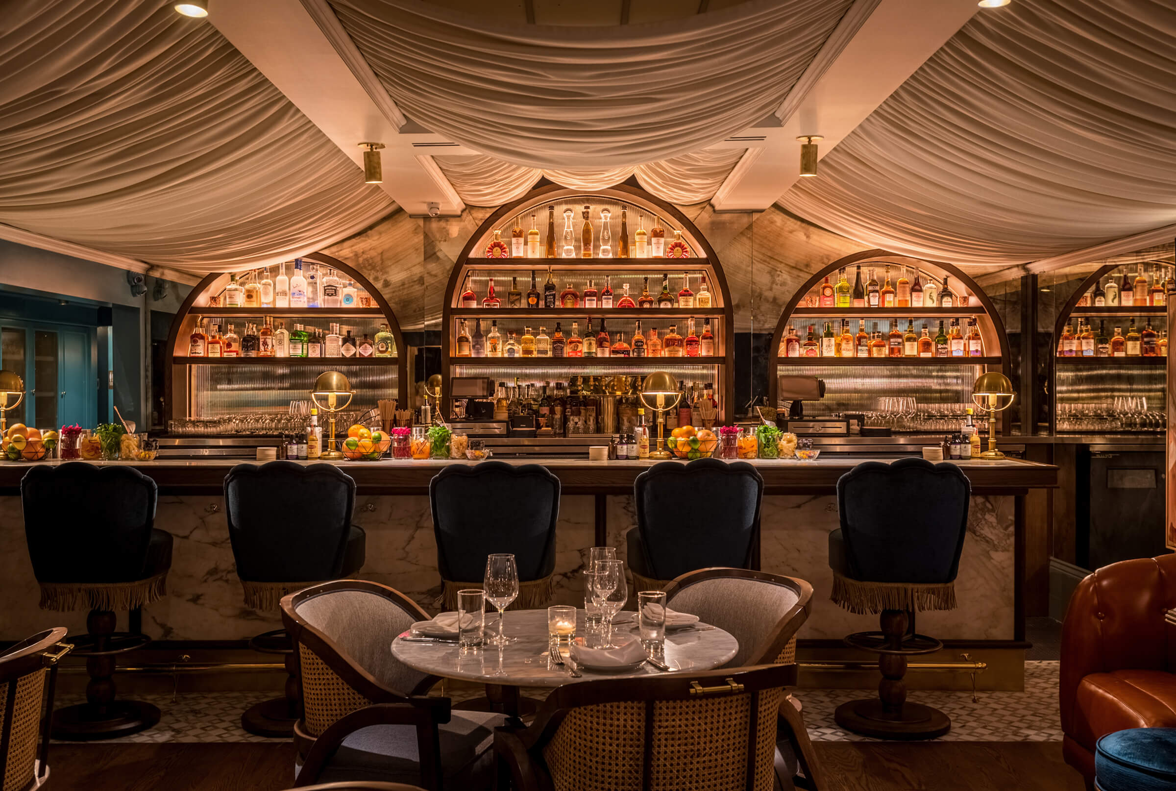 Sophisticated bar in Olivetta, ideal for networking events and cocktail receptions.