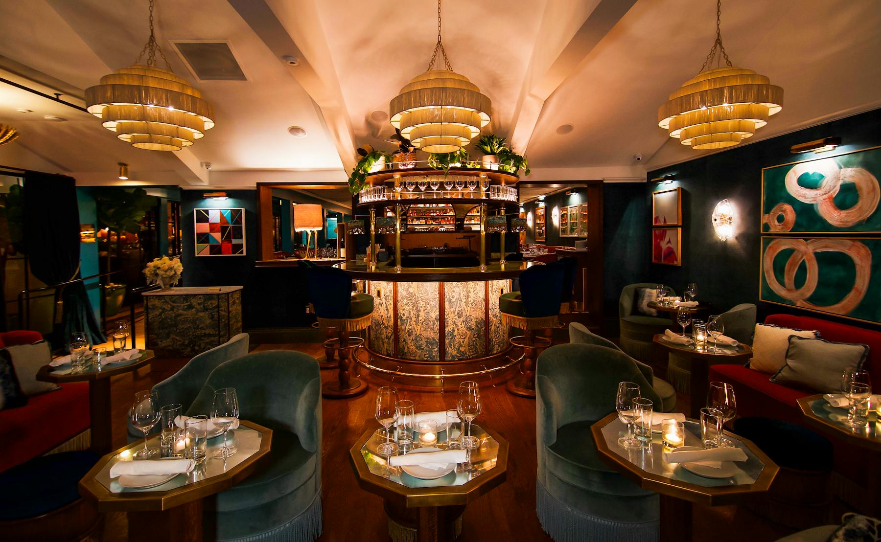 Elegant lounge in Olivetta with plush seating, ideal for upscale events and gatherings.