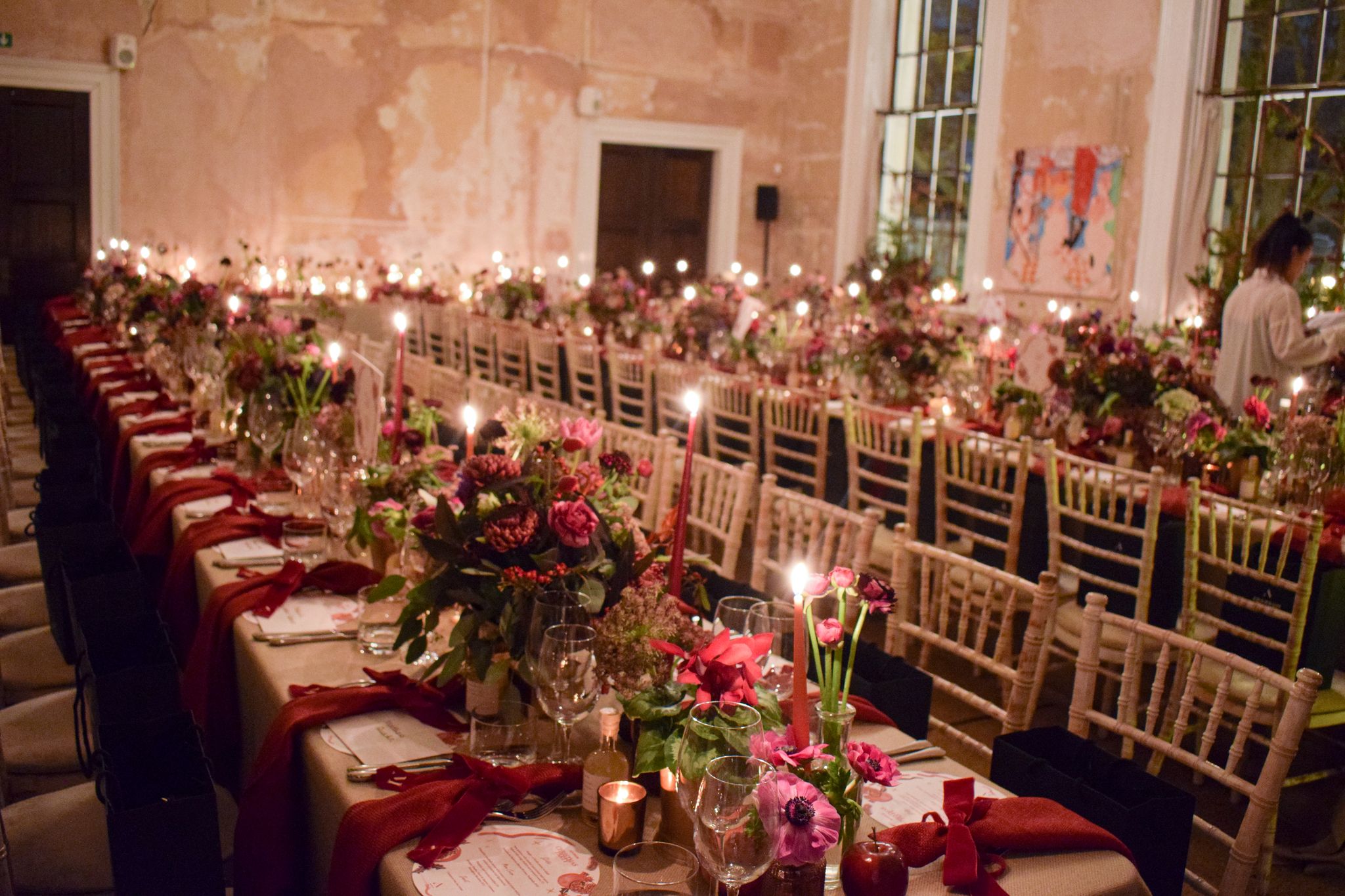 Elegant wedding banquet setting with floral centerpieces at Knotel Workclub.