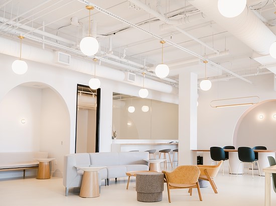 Modern lounge with stylish furnishings for meetings and social gatherings.