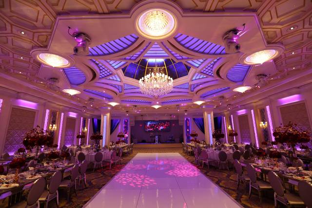 Elegant banquet hall with grand chandelier, ideal for weddings and gala events.