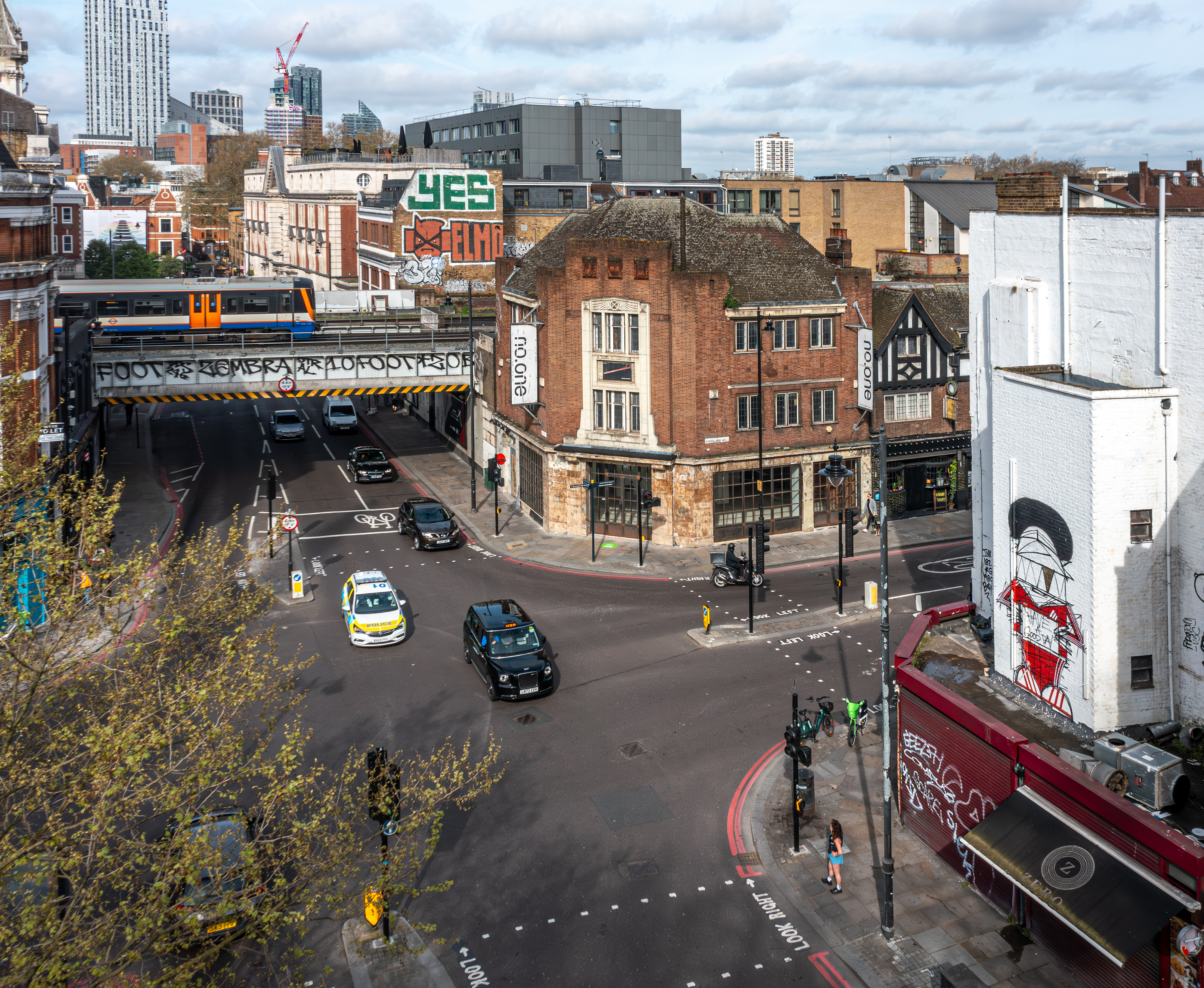 Vibrant Annex in Kachette Shoreditch, ideal for cultural events and networking.