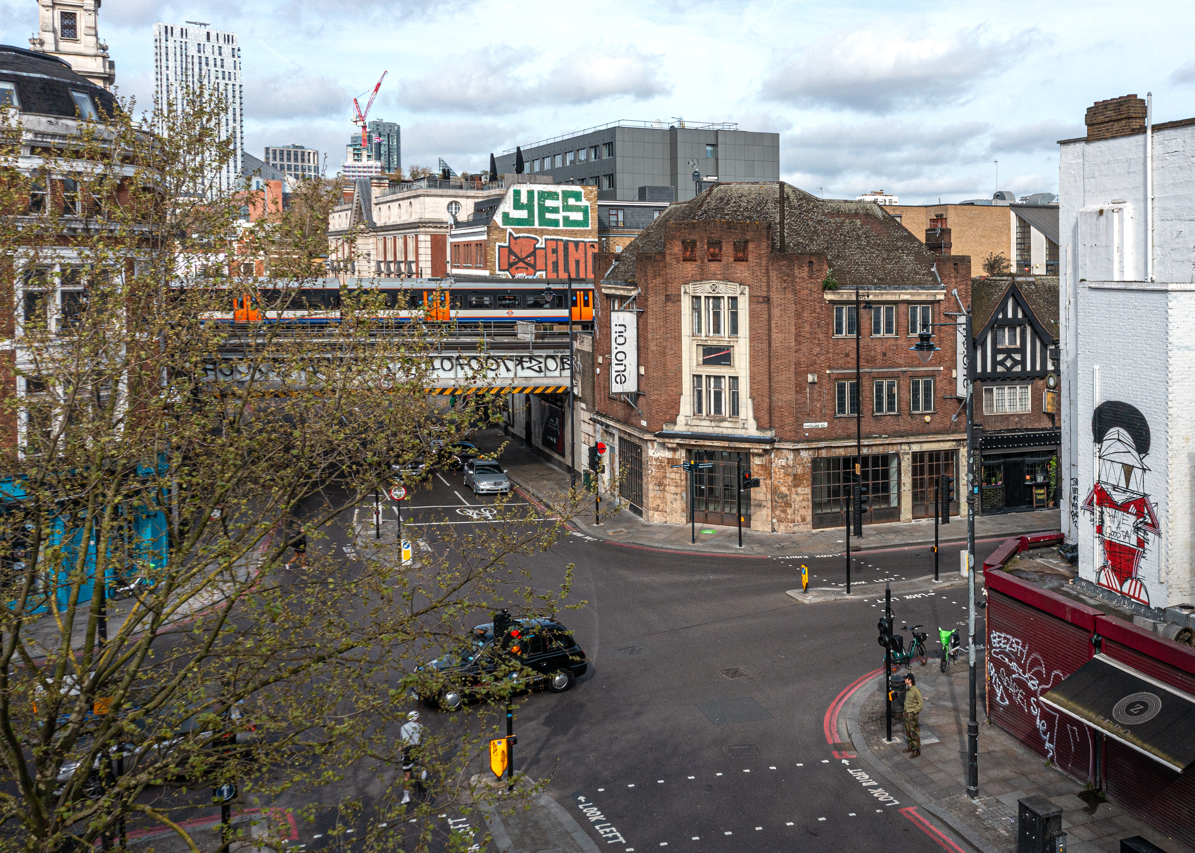 Annex in Kachette Shoreditch: vibrant urban venue for cultural events and meetings.