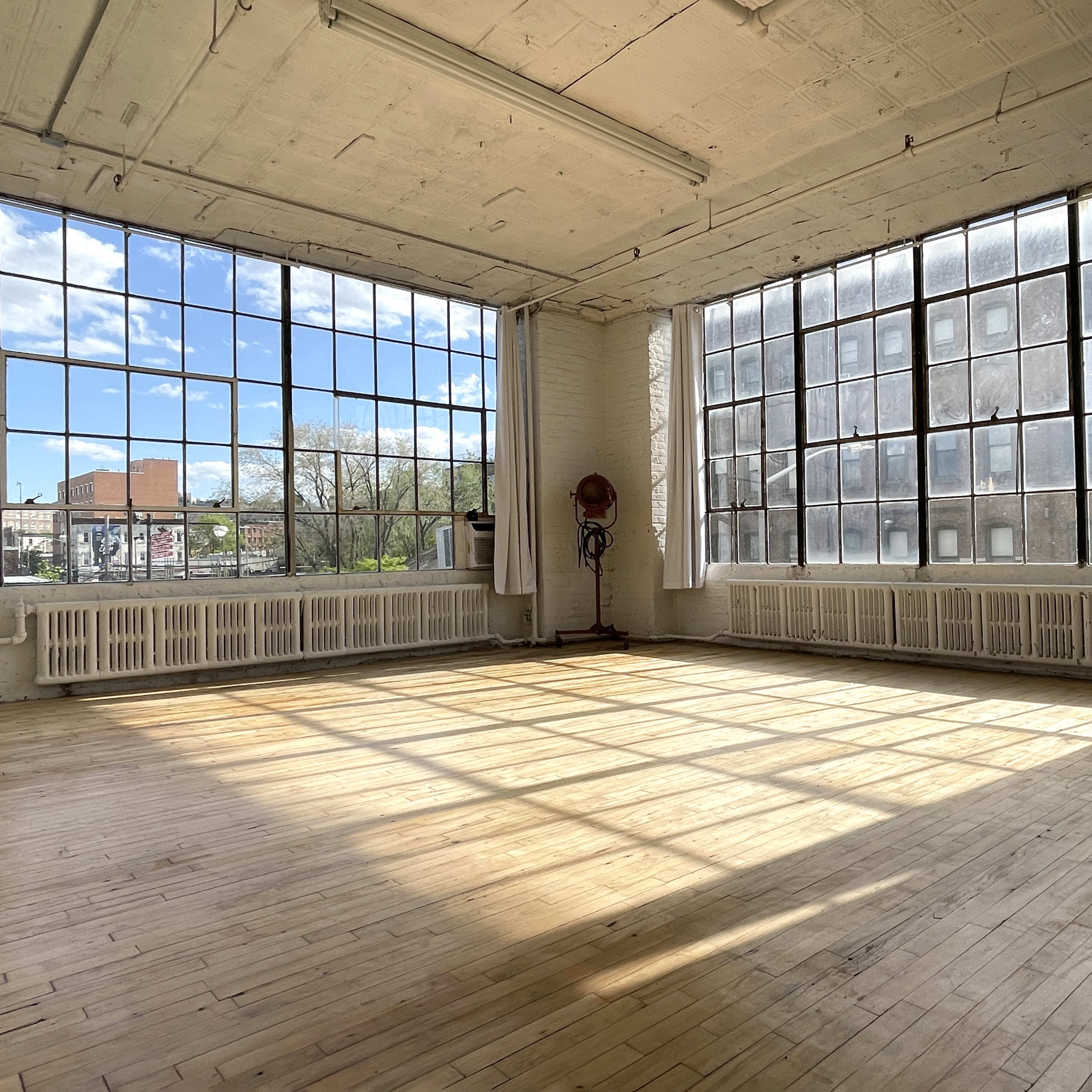 Spacious event space with large windows for birthdays and gatherings at Fêtes de Fleur.